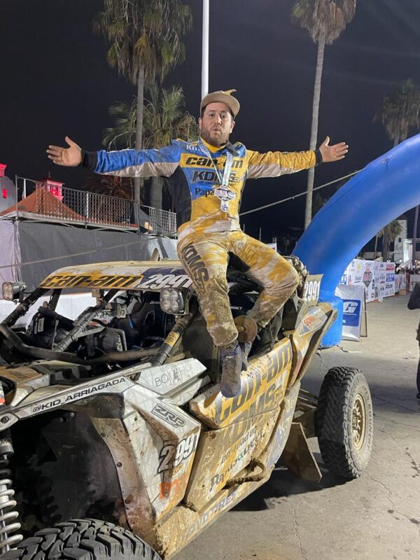 El chileno “Kid” Arriagada cumple el objetivo y termina el Baja 400 tras 14 horas de carrera
