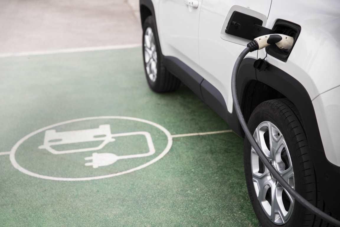 Electromovilidad: la seguridad vial también es para los autos eléctricos e híbridos