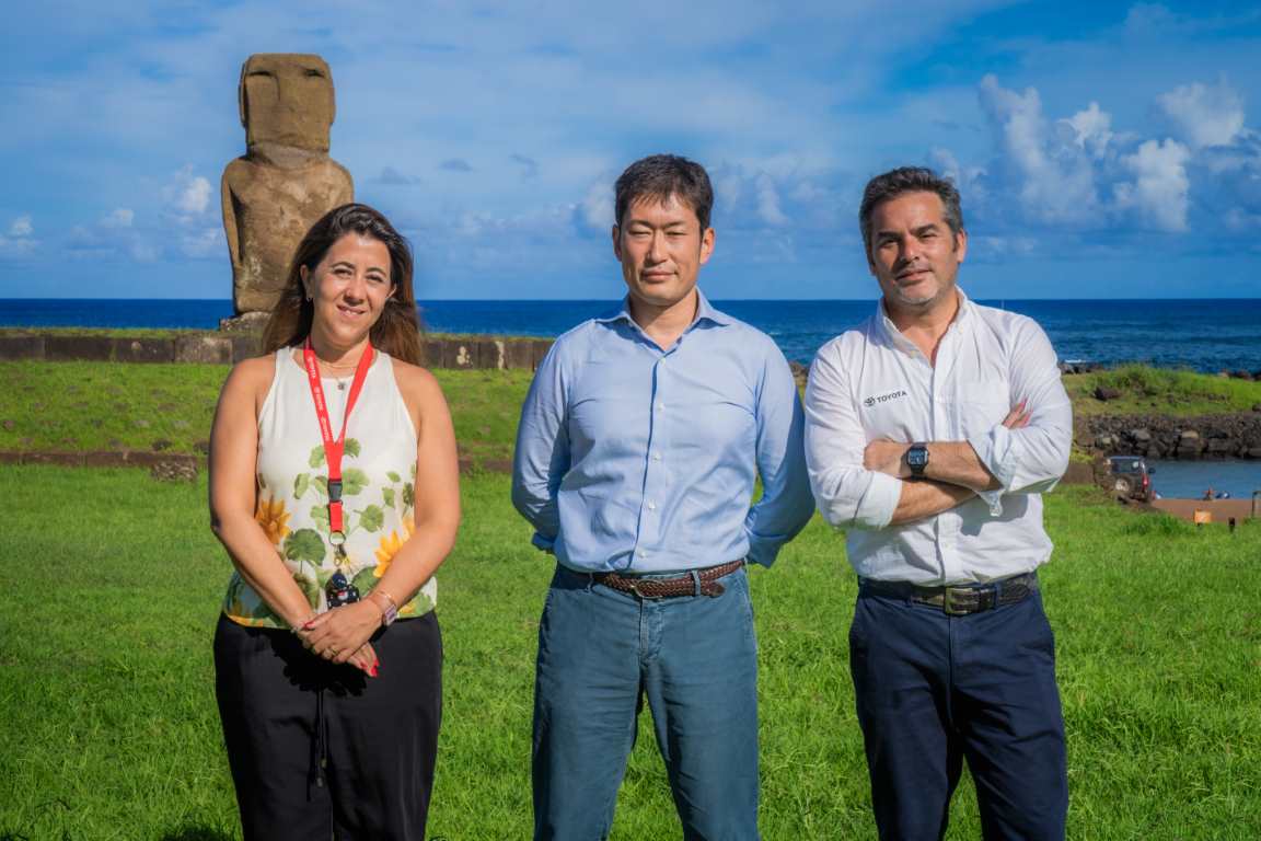 Toyota va más allá con su compromiso de seguridad hacia sus clientes, realizando campaña en isla Rapa Nui