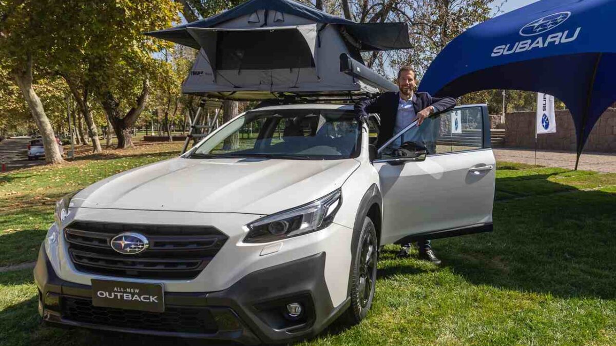 Subaru fue el auto oficial en la visita de Aron Ralston a Chile