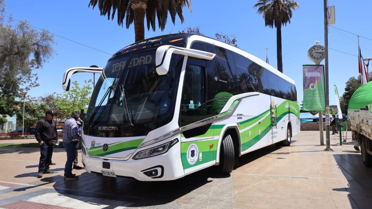 Vallenar estrena moderno Busscar NB1 junto a Vivipra para fortalecer la vida comunitaria